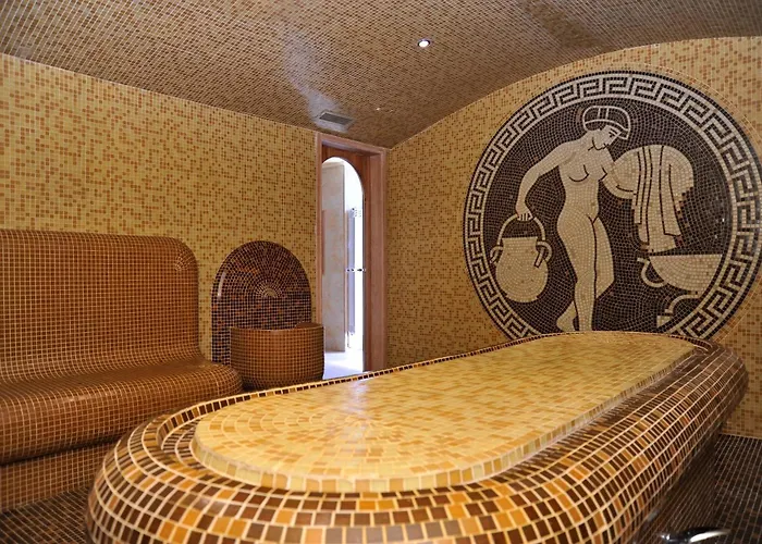 армира Хотел 4*